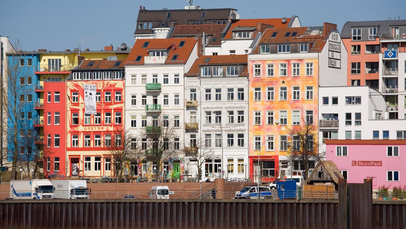Ein Straßenzug in Hamburg (Symbolbild): Die Pläne der EU-Kommission sollen den Gebäudesektor in allen 27 Mitgliedsstaaten umkrempeln.