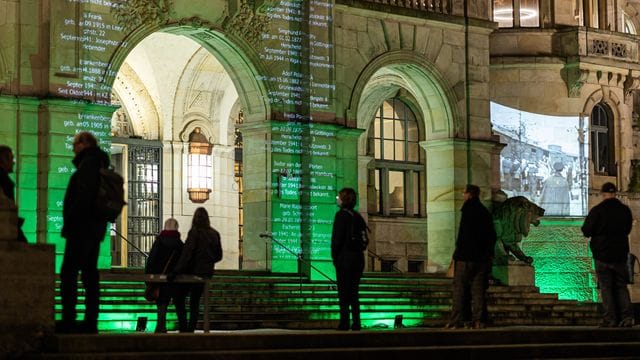 Lichtinstallation "80 Jahre – 80 Gesichter" Lichtinstallation "80 Jahre – 80 Gesichter"