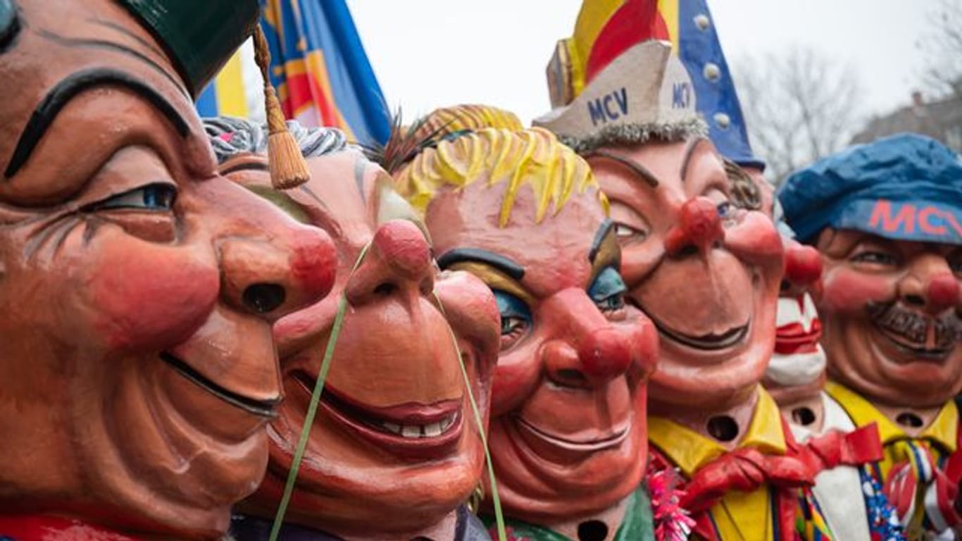 Meenzer Schwellköpp des Mainzer Carneval-Vereins sind zu sehen