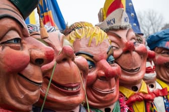 Meenzer Schwellköpp des Mainzer Carneval-Vereins sind zu sehen