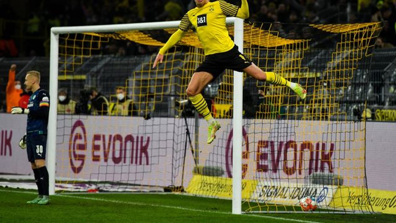 Stürmerstar Erling Haaland traf beim BVB-Sieg gegen Greuther Fürth doppelt.