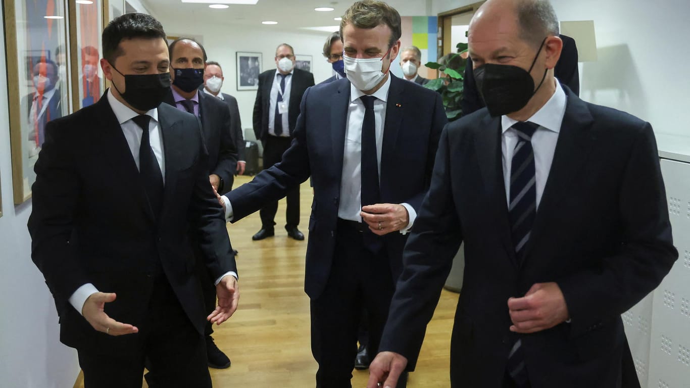 Scholz und Macron mit Zelenskiy: Deutschland und Frankreich sagen der Ukraine Hilfe im Konflikt mit Russland zu