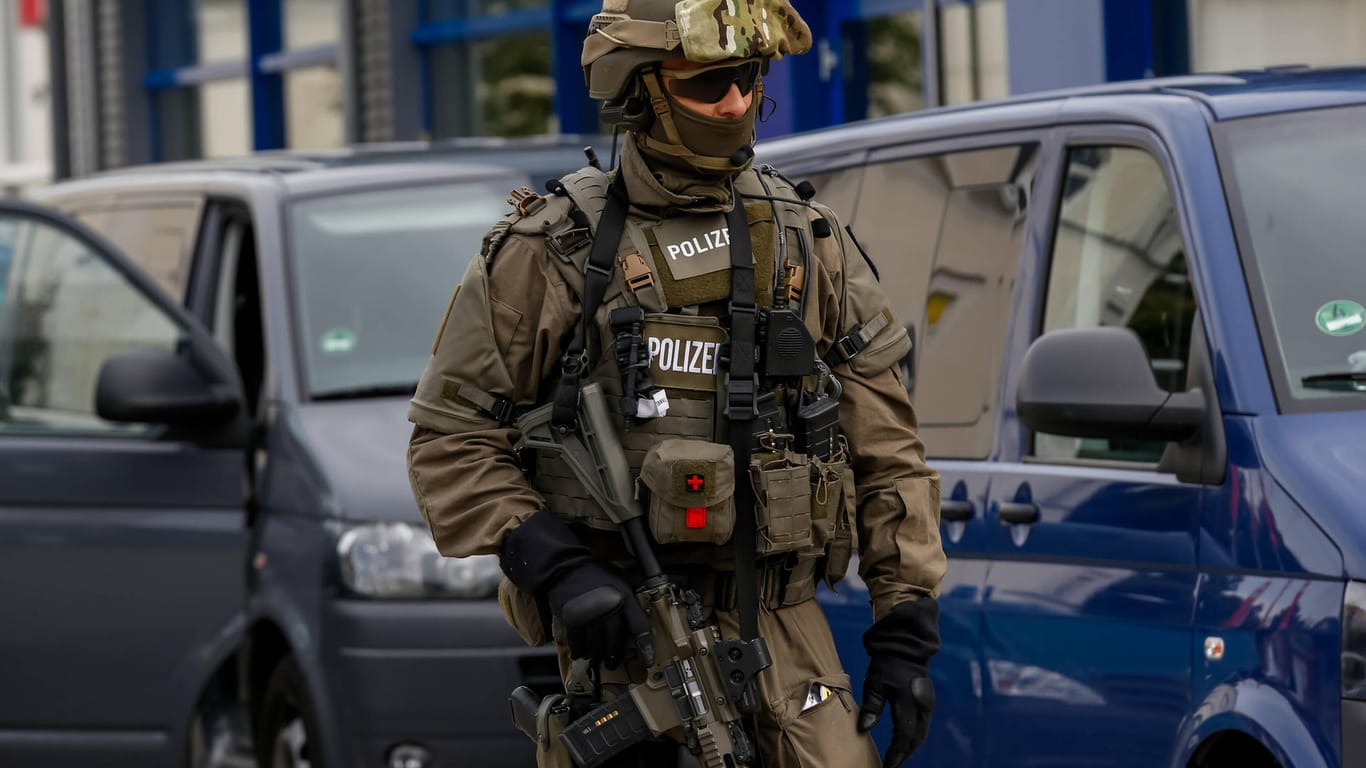 SEK-Einsatz in Leipzig (Symbolfoto): Am Mittwoch rückten Beamte des Spezialeinsatzkommandos zu einem Einsatz aus.