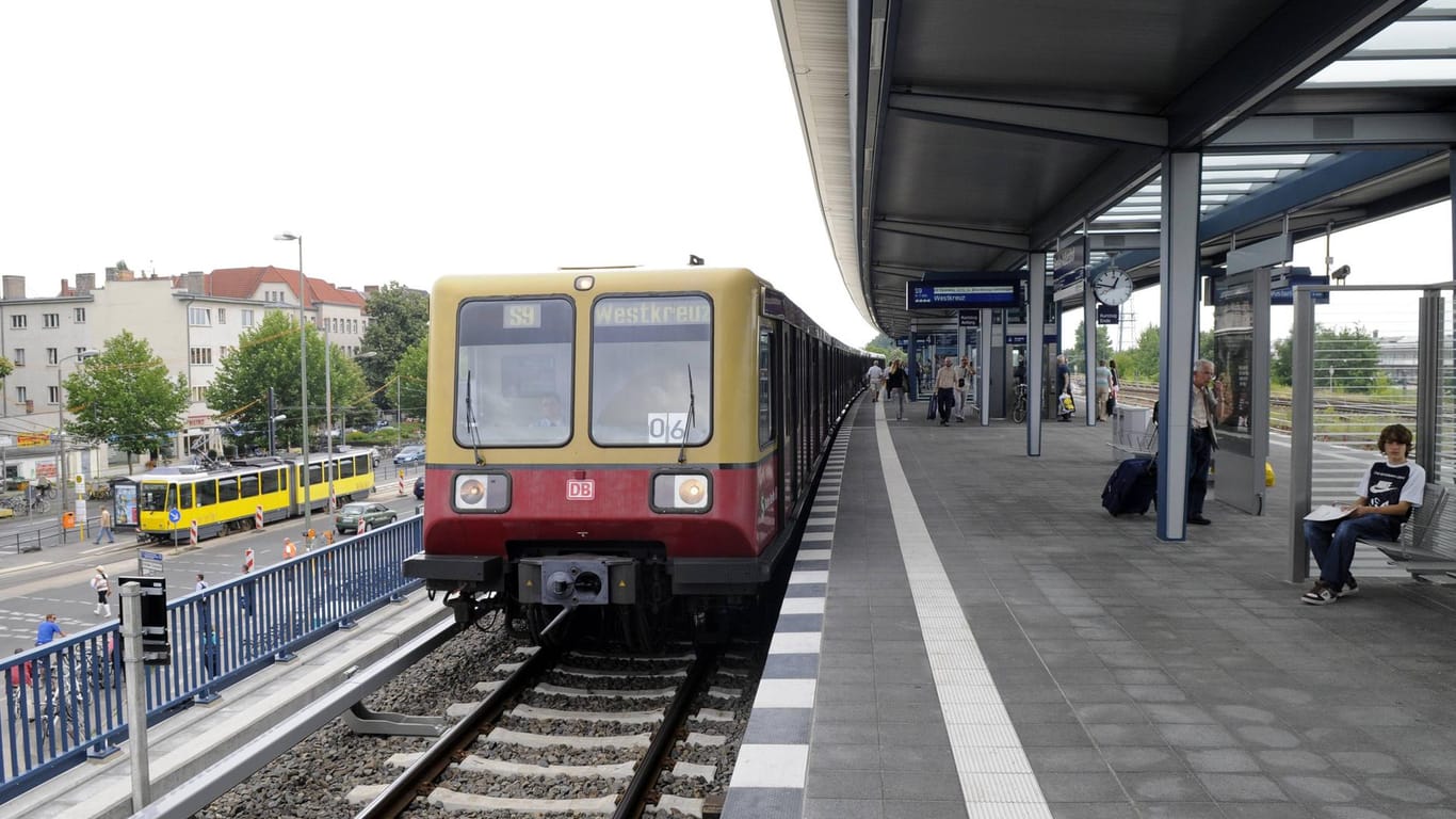 S-Bahn-Station Adlershof (Archivfoto): Hier wurde ein Mann, der einen Davidstern trug, attackiert.