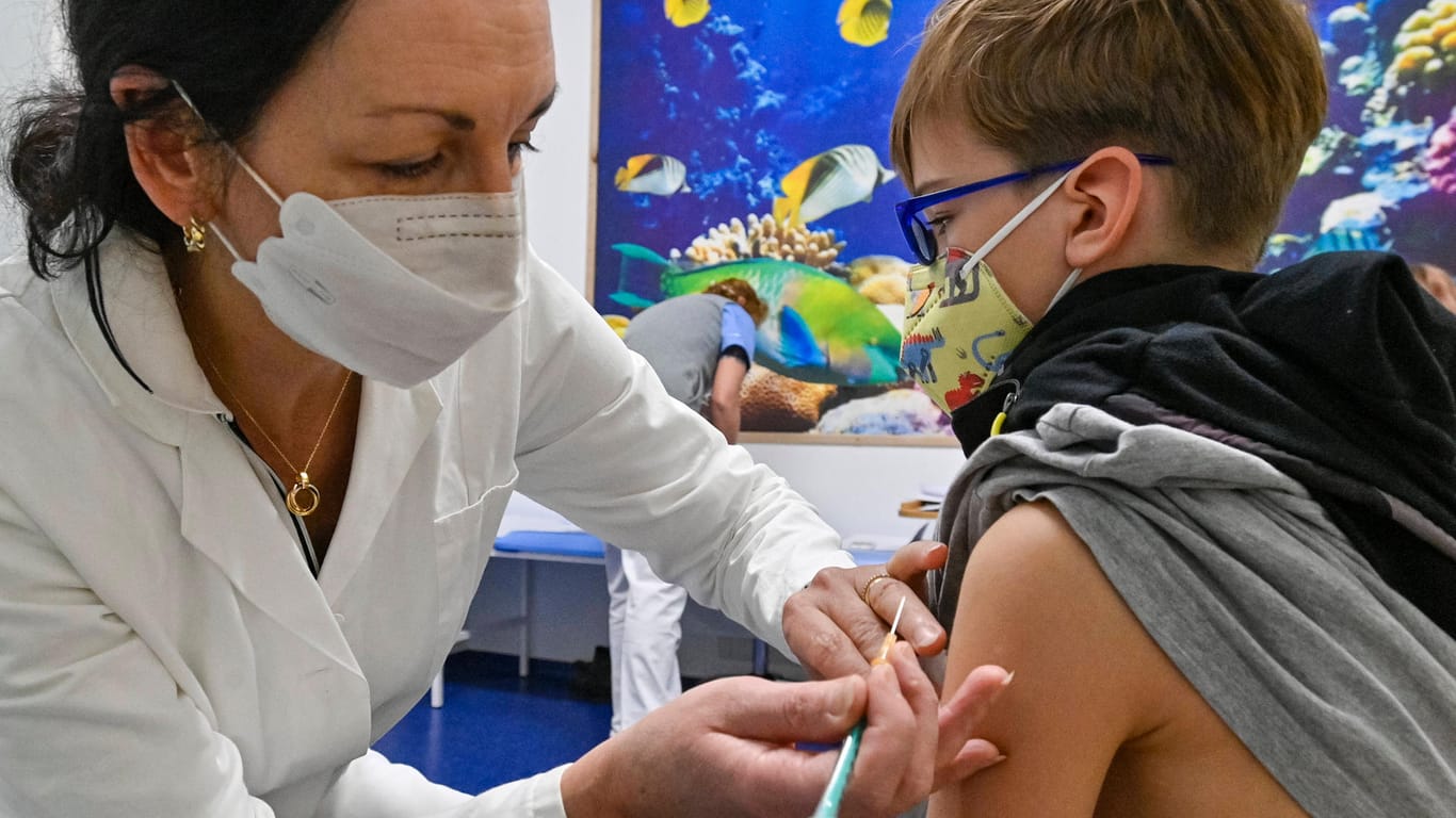 Corona-Impfung: In Deutschland können nun auch Kinder ab fünf Jahren gegen das Virus immunisiert werden.