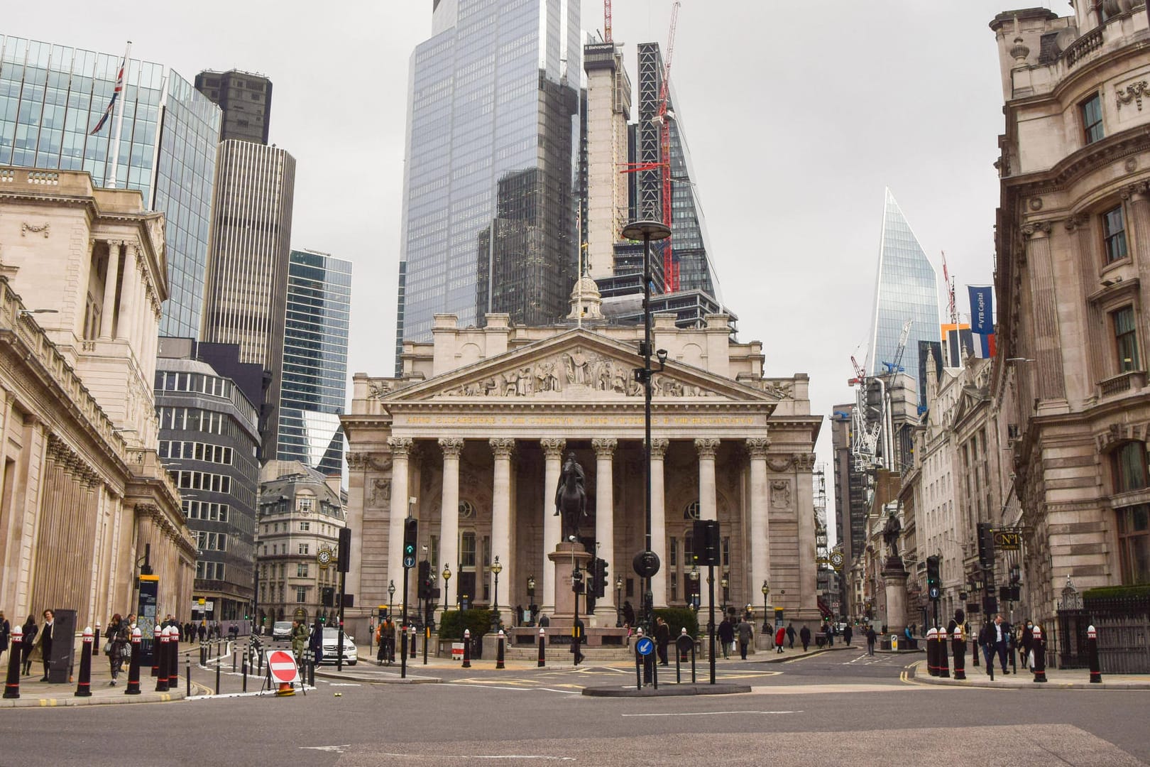 Die Bank von England in London (Symbolbild): Als erste Notenbank erhöht sie ihren Leitzins. Die Bank von England in London (Symbolbild): Als erste Notenbank erhöht sie ihren Leitzins.