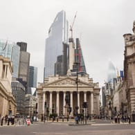 Die Bank von England in London (Symbolbild): Als erste Notenbank erhöht sie ihren Leitzins.