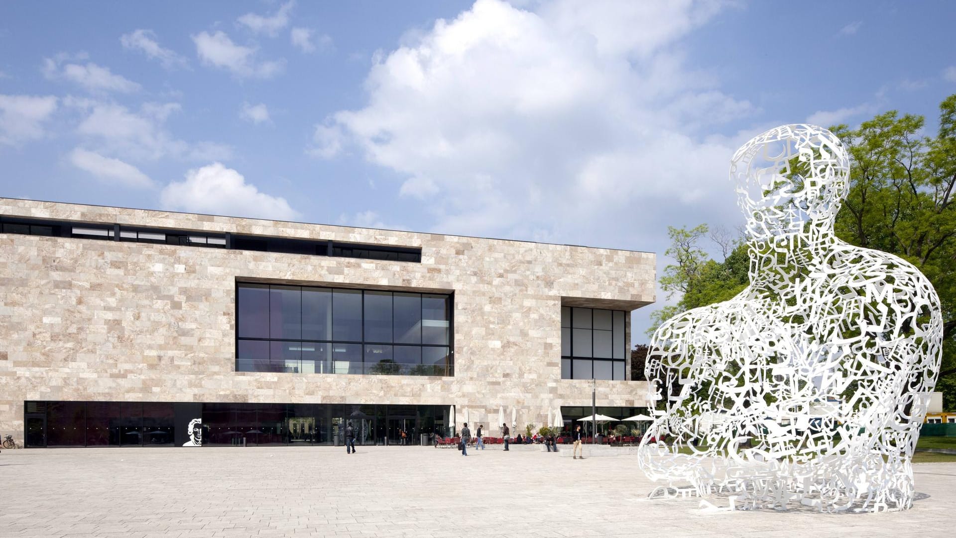 Das Hörsaalzentrum der Goethe-Universität in Frankfurt: Das neu geplante Forschungszentrum soll sich mit religiösen Studien und interreligiösen Dynamiken beschäftigen. Das Hörsaalzentrum der Goethe-Universität in Frankfurt: Das neu geplante Forschungszentrum soll sich mit religiösen Studien und interreligiösen Dynamiken beschäftigen.