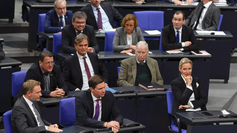 Die FDP und AfD im Bundestag: Künftig keine Sitznachbarn mehr.
