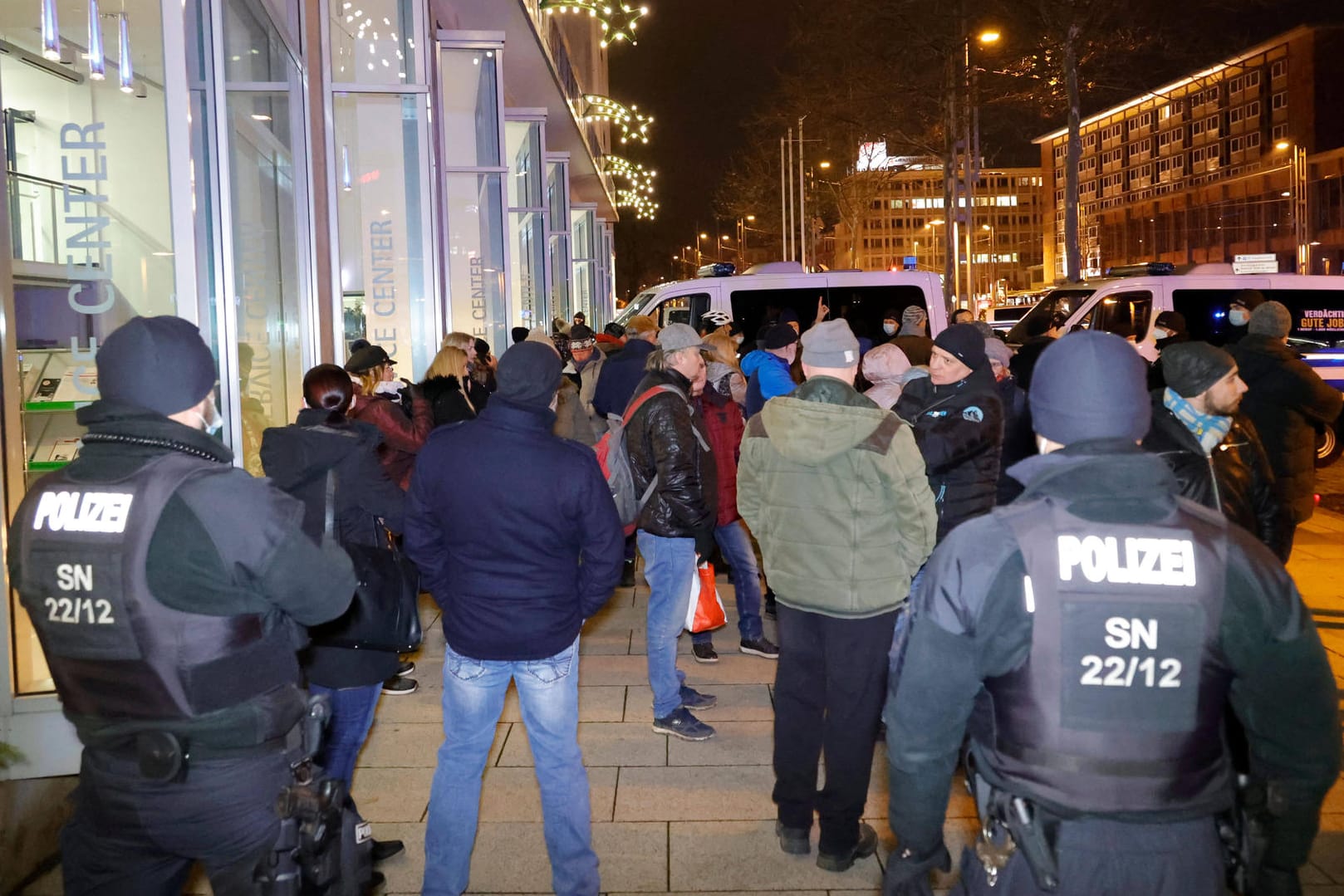 Polizei-Einsatz bei Corona-Protest (Symbolbild): In Sachsen sind die Proteste besonders gut besucht.