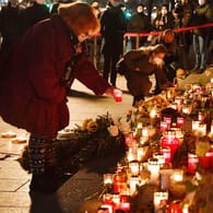 Stilles Gedenken an die Opfer des islamistischen Terroranschlags (Archivbild): Die Hinterbliebenen kritisieren, dass das Attentat hätte verhindert werden können.