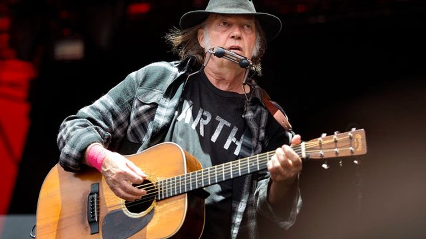 Neil Young steht im Hier und Jetzt.