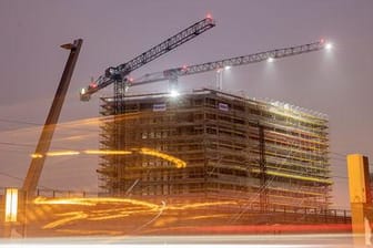 Eine Baustelle in Berlin-Mitte (Symolbild): Besonders im Bausektor ist die wirtschaftliche Stimmung schlecht.