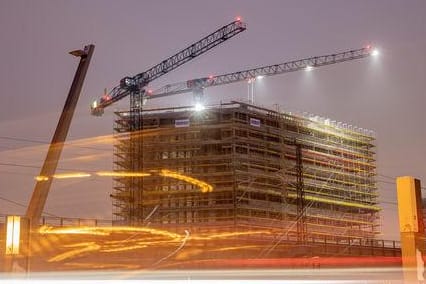 Eine Baustelle in Berlin-Mitte (Symolbild): Besonders im Bausektor ist die wirtschaftliche Stimmung schlecht. Eine Baustelle in Berlin-Mitte (Symolbild): Besonders im Bausektor ist die wirtschaftliche Stimmung schlecht.
