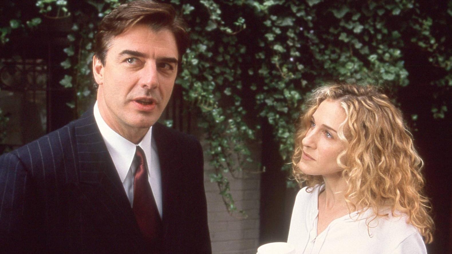 Chris Noth und Sarah Jessica Parker 1998 in "Sex and the City": Zwei Frauen werfen dem Schauspieler Vergewaltigung vor.