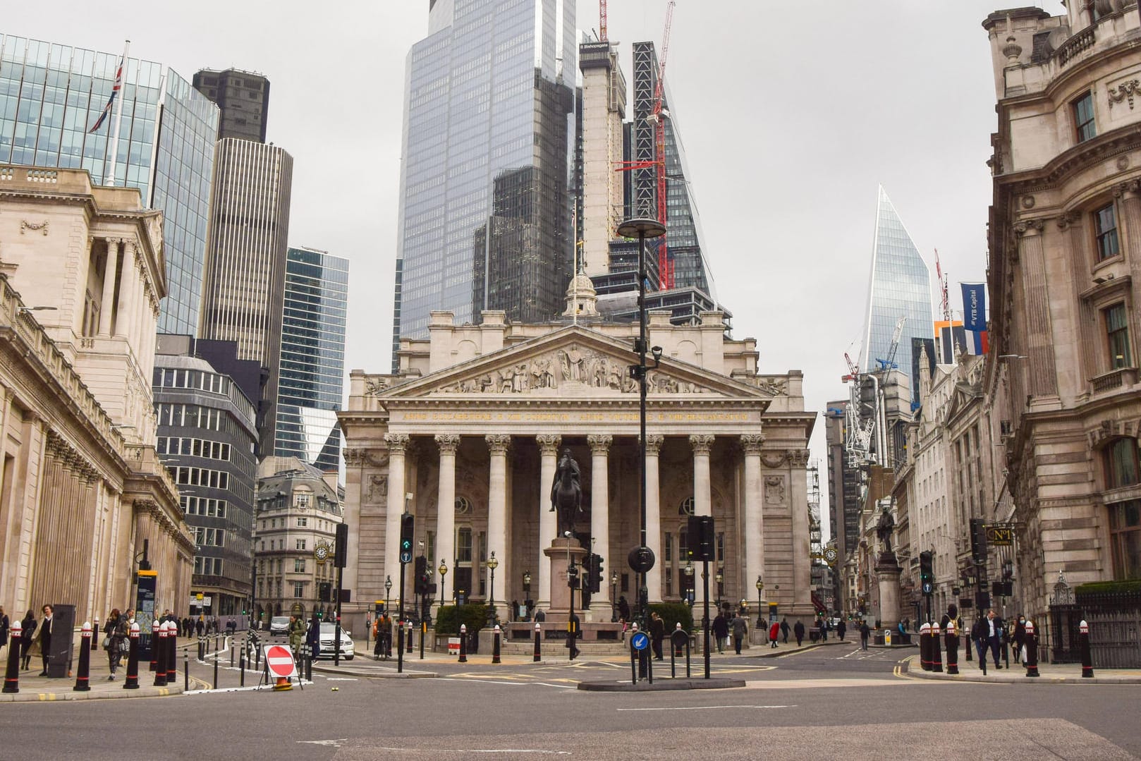Bank of England (Symbolbild): Die britische Notenbank preschte diese Woche bei der Zinswende voran, doch auch andere Notenbanken erhöhen die Zinsen. Bank of England (Symbolbild): Die britische Notenbank preschte diese Woche bei der Zinswende voran, doch auch andere Notenbanken erhöhen die Zinsen.