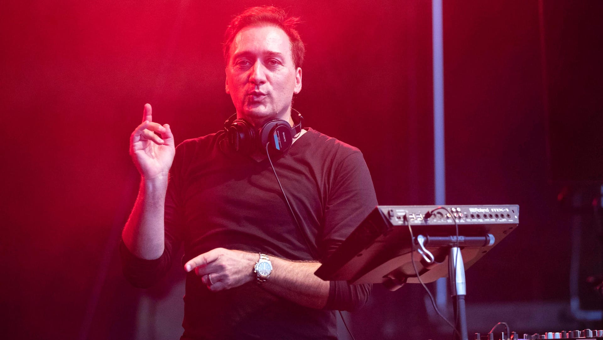 Paul van Dyk (Archivbild): Der DJ gehört zu den Antragstellern, die das Tanzverbot in Berlin kippen wollen. Paul van Dyk (Archivbild): Der DJ gehört zu den Antragstellern, die das Tanzverbot in Berlin kippen wollen.