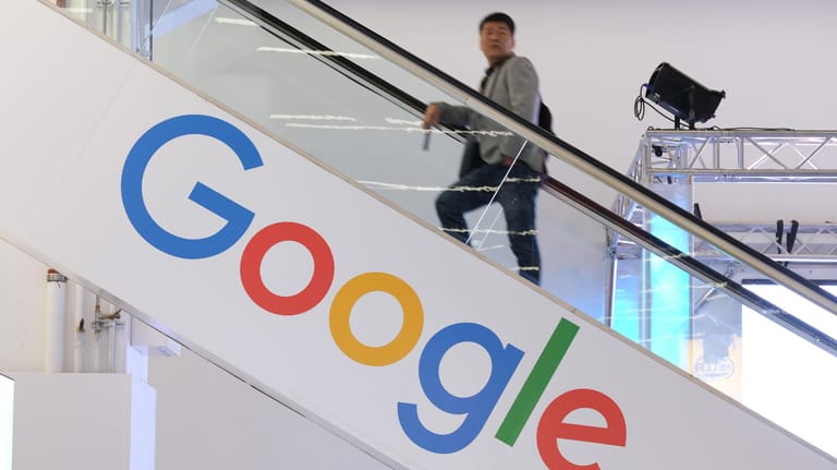 Stetig aufwärts (Symbolbild): Die Aktie der Google-Mutter Alphabet hat sich für Anleger bisher immer ausgezahlt.