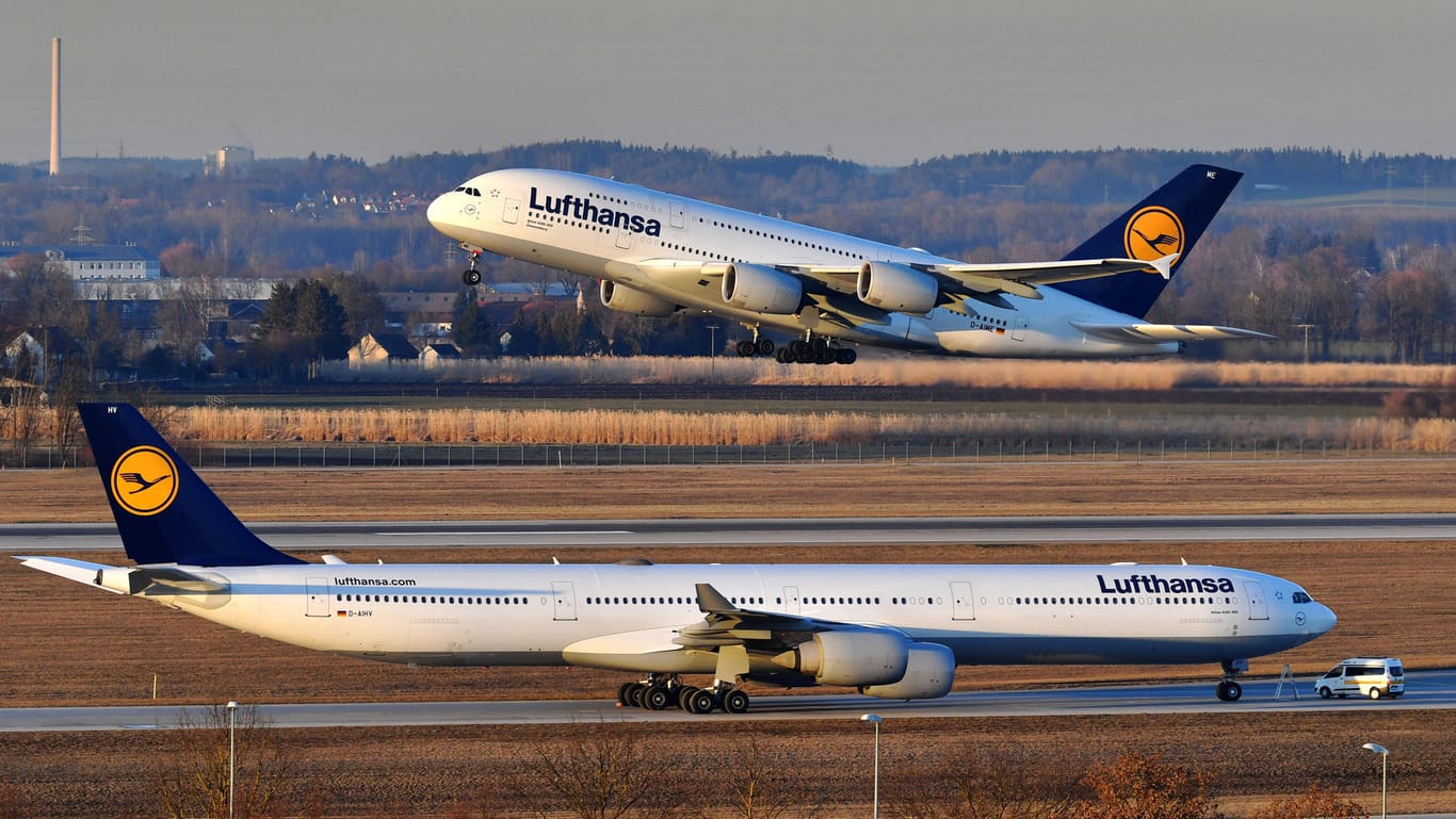 Zwei Lufthansa-Maschinen in Johannesburg (Symbolbild): Der Streit zwischen Fluggesellschaft und dem Berufsverband Cockpit spitzt sich zu.