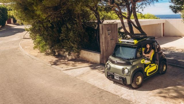 Im Winter helfen manchmal nur Gedanken an Strand und Meer: Ob Citroën das kleine Buggy Concept des Modells Ami auch tatsächlich auf die Straßen rollen lässt?.