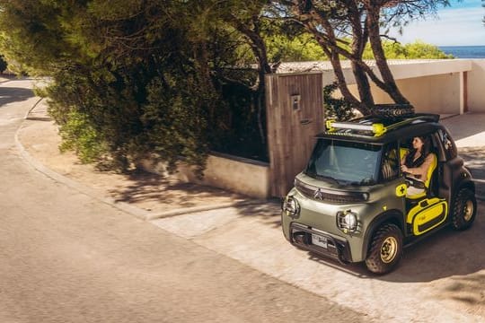 Im Winter helfen manchmal nur Gedanken an Strand und Meer: Ob Citroën das kleine Buggy Concept des Modells Ami auch tatsächlich auf die Straßen rollen lässt?.