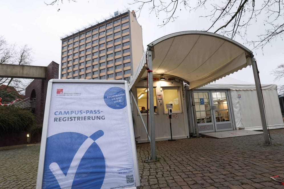 An vielen Hochschulen (hier die Universität Hamburg) gilt die 2G-Regel: In Baden-Württemberg hat ein Gericht die Regel nun ausgesetzt.
