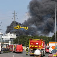 Eine riesige dunkle Wolke erstreckte sich über Leverkusen (Archivbild): Bei der Explosion waren mehrere Menschen gestorben.