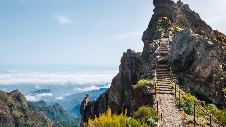 Auf dieser Route können Sie sich unter anderem auf einen Madeira-Zwischenstopp freuen.