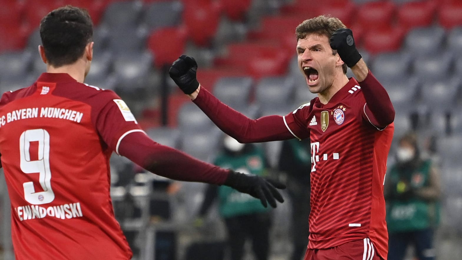 Thomas Müller (re.): Der "Raumdeuter" trifft in seinem 400. Bundesliga-Spiel gegen Wolfsburg.