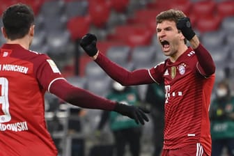 Thomas Müller (re.): Der "Raumdeuter" trifft in seinem 400. Bundesliga-Spiel gegen Wolfsburg.
