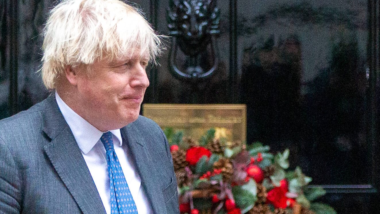 Boris Johnson vor seinem Amtssitz in London (Archivbild): Der Premierminister sieht kein Fehlverhalten bei seinen Angestellten. Boris Johnson vor seinem Amtssitz in London (Archivbild): Der Premierminister sieht kein Fehlverhalten bei seinen Angestellten.