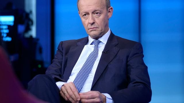 Friedrich Merz, der nach dem Willen der CDU-Mitglieder neuer Parteivorsitzender werden soll, bei der Aufzeichnung der Sendung "Farbe bekennen".