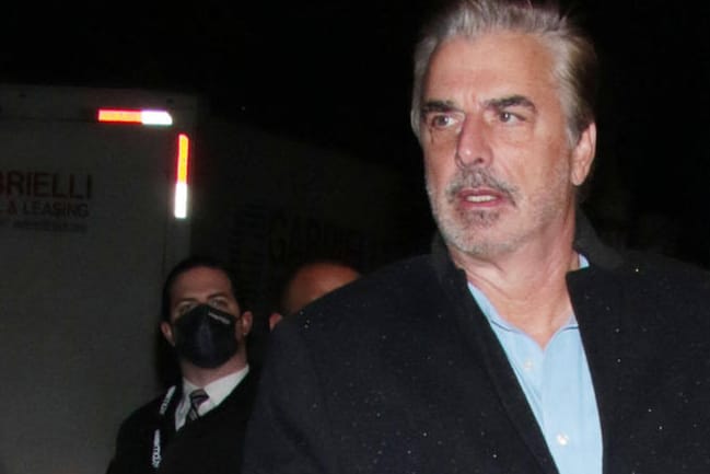 Chris Noth: Mehrere Frauen werfen dem Schauspieler vor, sie vergewaltigt zu haben.