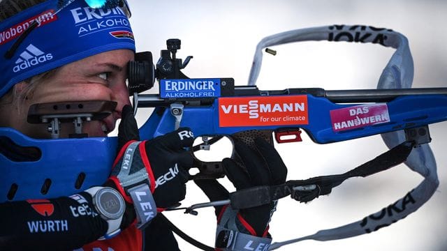 Biathletin Vanessa Hinz beim Schießen.