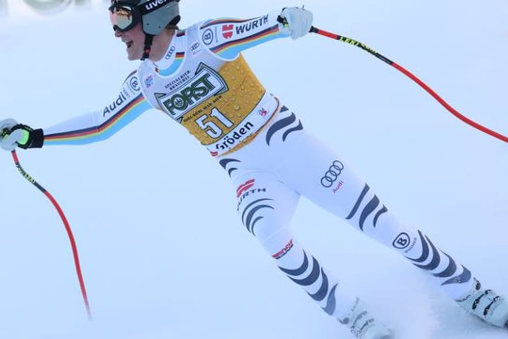 Simon Jocher freut sich über den achten Platz bei der Abfahrt in Gröden.