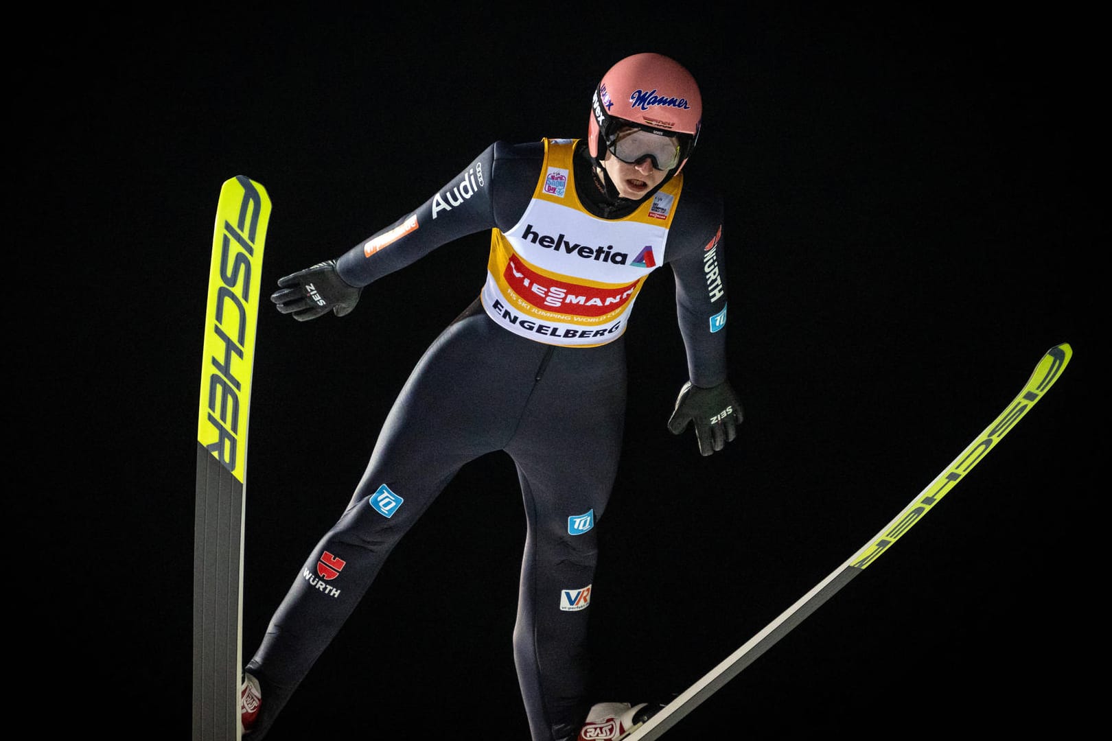 DSV-Adler Karl Geiger hat auch das Springen in Engelberg gewonnen.