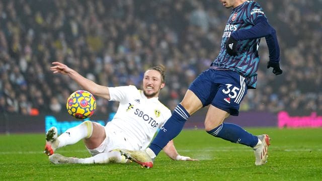 Arsenals Gabriel Martinelli (R) trifft in Leeds an der Elland Road zum zwischenzeitlichen 2:0. Arsenals Gabriel Martinelli (R) trifft in Leeds an der Elland Road zum zwischenzeitlichen 2:0.