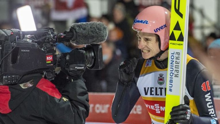 Skispringer Karl Geiger steht beim Weltcup in Engelberg im Mittelpunkt.
