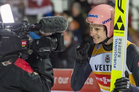 Skispringer Karl Geiger steht beim Weltcup in Engelberg im Mittelpunkt.