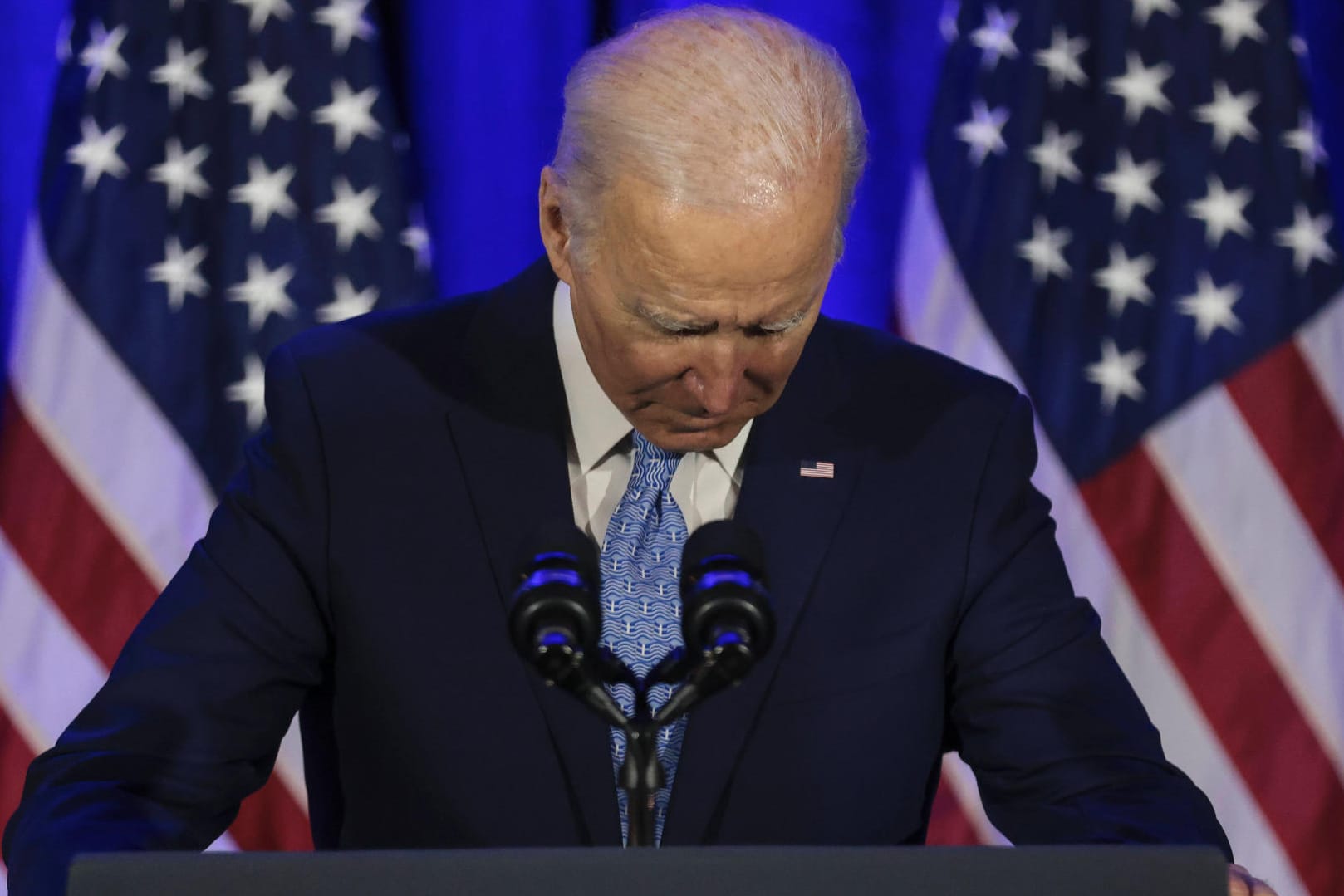 US-Präsident Joe Biden: Sein großes Sozial- und Klimapaket droht im Senat an einem Abweichler aus der eigenen Partei zu scheitern.