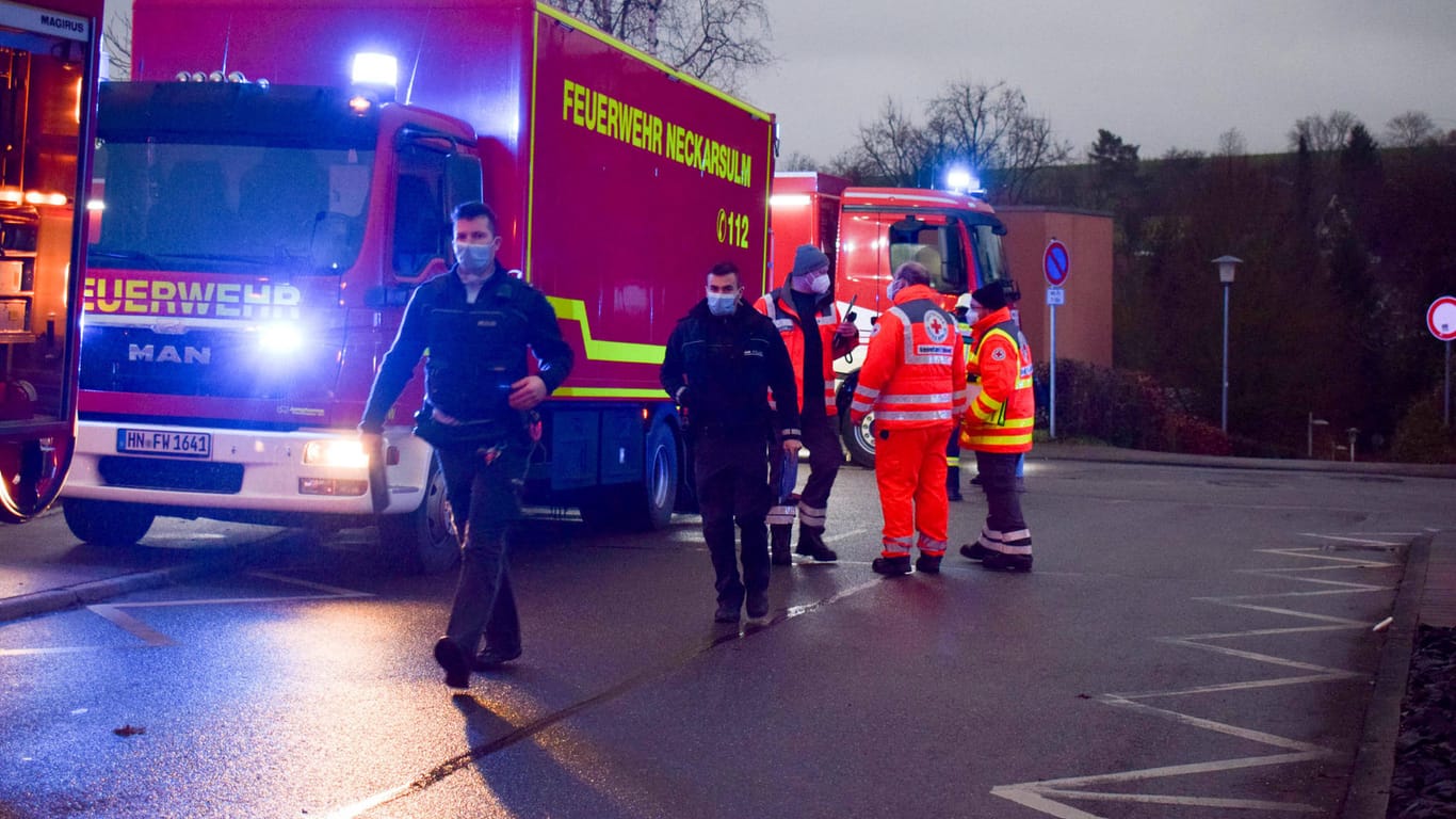 Feuerwehreinsatz (Symbolbild): In einer Brandwohnung in Baden-Baden nahe Stuttgart wurde die Leiche eines fünfjährigen Kindes gefunden.
