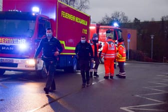 Feuerwehreinsatz (Symbolbild): In einer Brandwohnung in Baden-Baden nahe Stuttgart wurde die Leiche eines fünfjährigen Kindes gefunden.