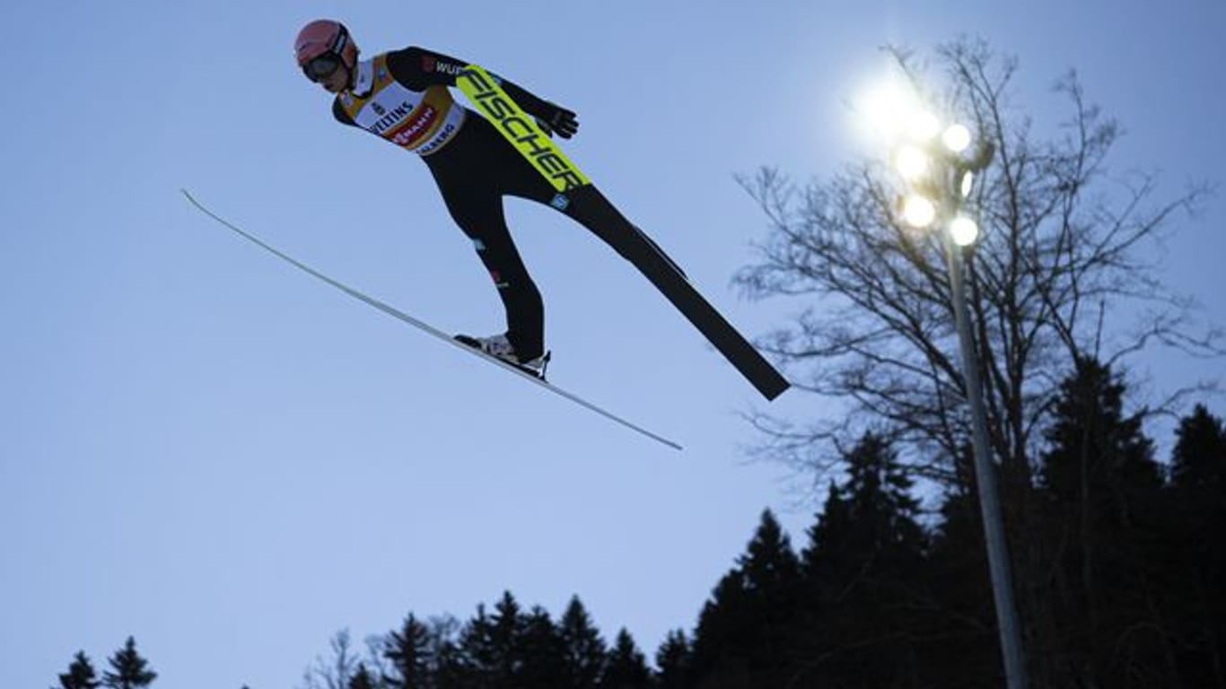 Der Gesamtweltcupführende kam beim Weltcup in Engelberg auf Weiten von 135 und 131,5 Meter und damit auf den zweiten Platz.