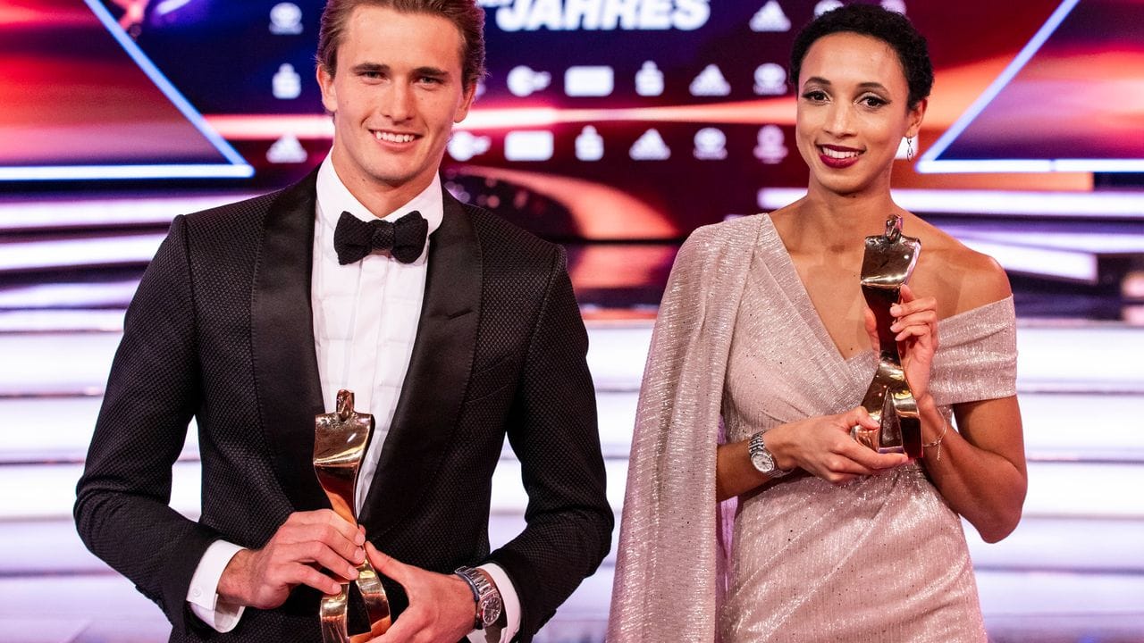 Tennisspieler Alexander Zverev und Weitspringerin Malaika Mihambo bekamen die Auszeichnung "Sportler des Jahres 2021". Tennisspieler Alexander Zverev und Weitspringerin Malaika Mihambo bekamen die Auszeichnung "Sportler des Jahres 2021".