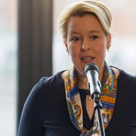 Franziska Giffey spricht (Archivbild): Am Dienstag soll die SPD-Politikerin zu Berlins neuer Regierender Bürgermeisterin gewählt werden.