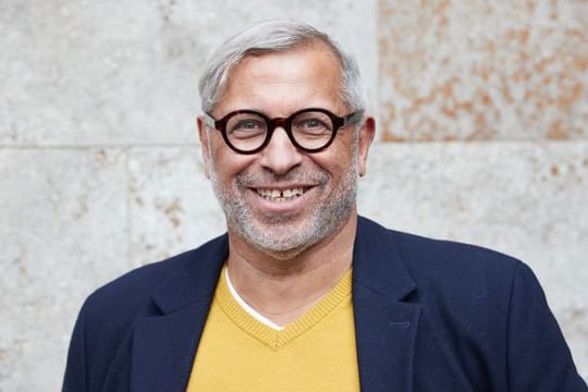 Jimmy Hartwig hat den Abbruch des Drittliga-Spiels in Duisburg als "ganz wichtiges Zeichen" im Kampf gegen Rassismus bezeichnet.