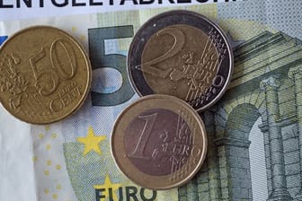 Von der geplanten Erhöhung des Mindestlohns auf 12 Euro würden der Auswertung zufolge 92 Prozent der Beschäftigten im Niedriglohnsektor profitieren.