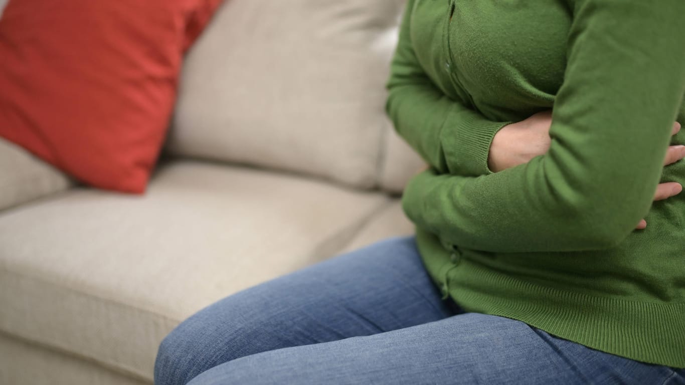 Das Reizdarmsyndrom kann Ursache für Bauchschmerzen sein.