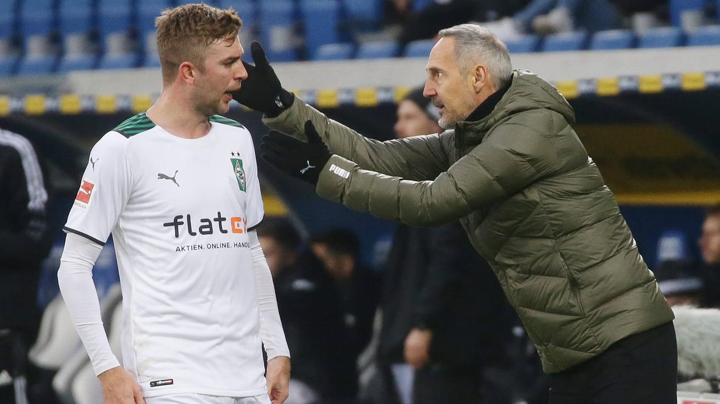 Christoph Kramer (l.), hier mit Trainer Adi Hütter, ist in der laufenden Saison kein Stammspieler in Gladbach.