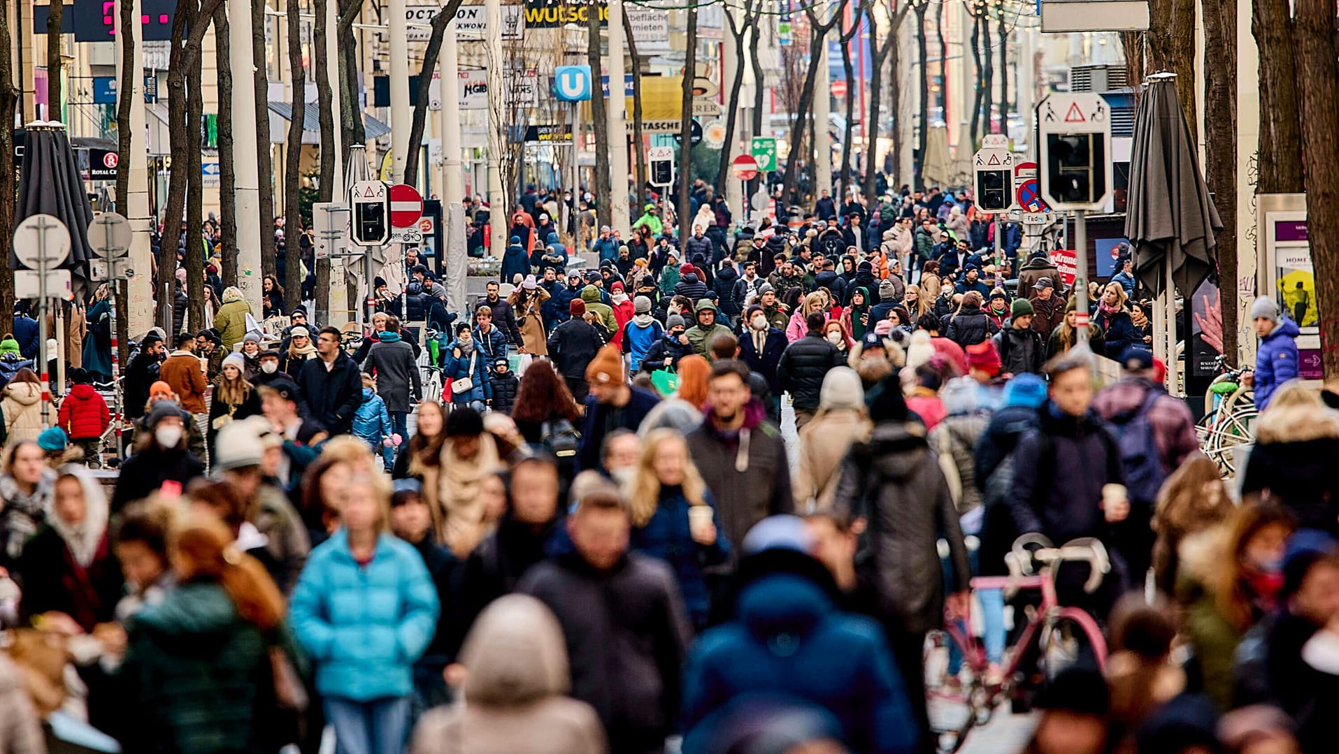 Volle Straßen in Wien: Wochenlang war Österreich im Lockdown, nun haben Geschäfte wieder geöffnet.